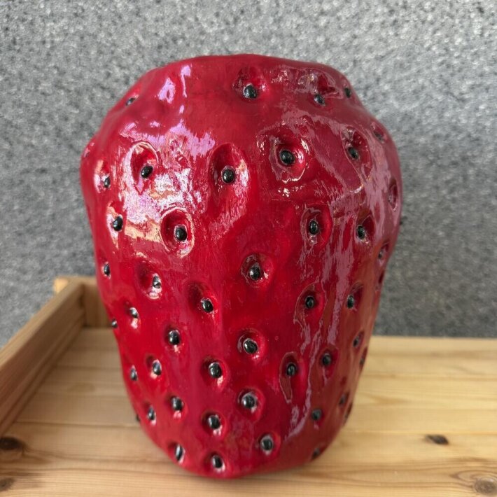 Ваза ручной работы «Клубничка»