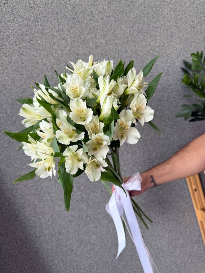 Букет из альстромерий