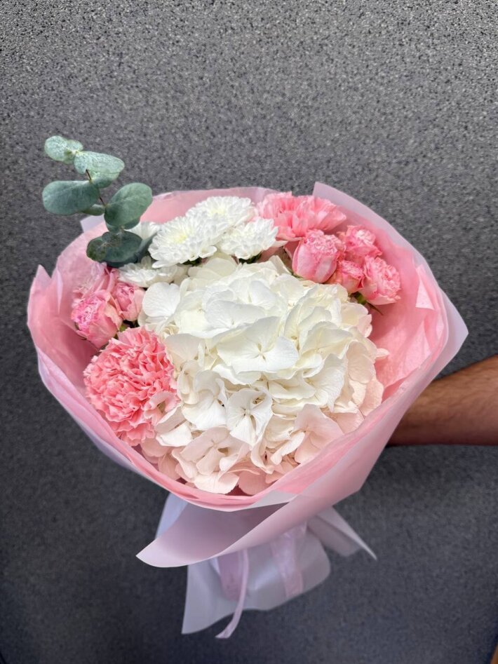 Букет с гортензией