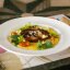 Языки ягненка с хумусом, лисичками и шисо