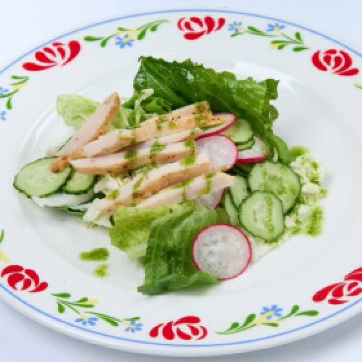 Овощной салат с курицей