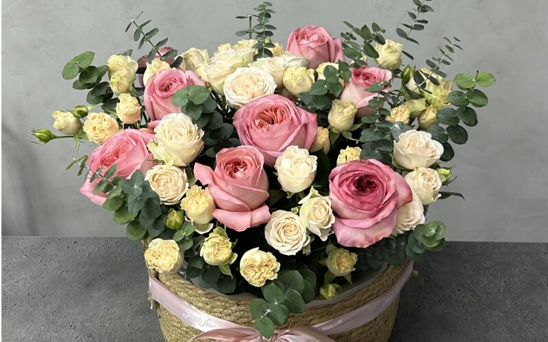 Корзина с пионовидными розами XXL