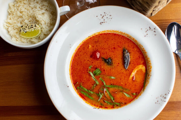 Том ям с морепродуктами