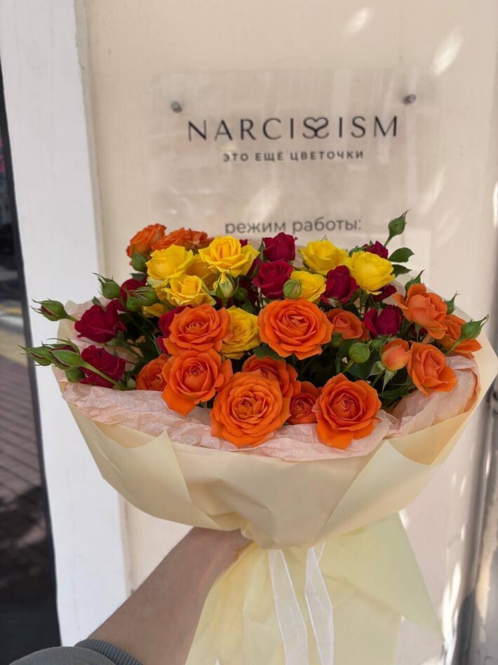 Букет из кустовых роз