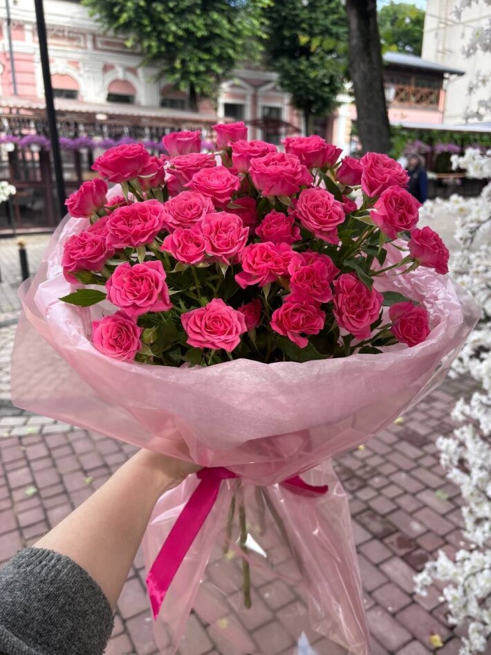 Букет «Яркое облако кустовых роз»