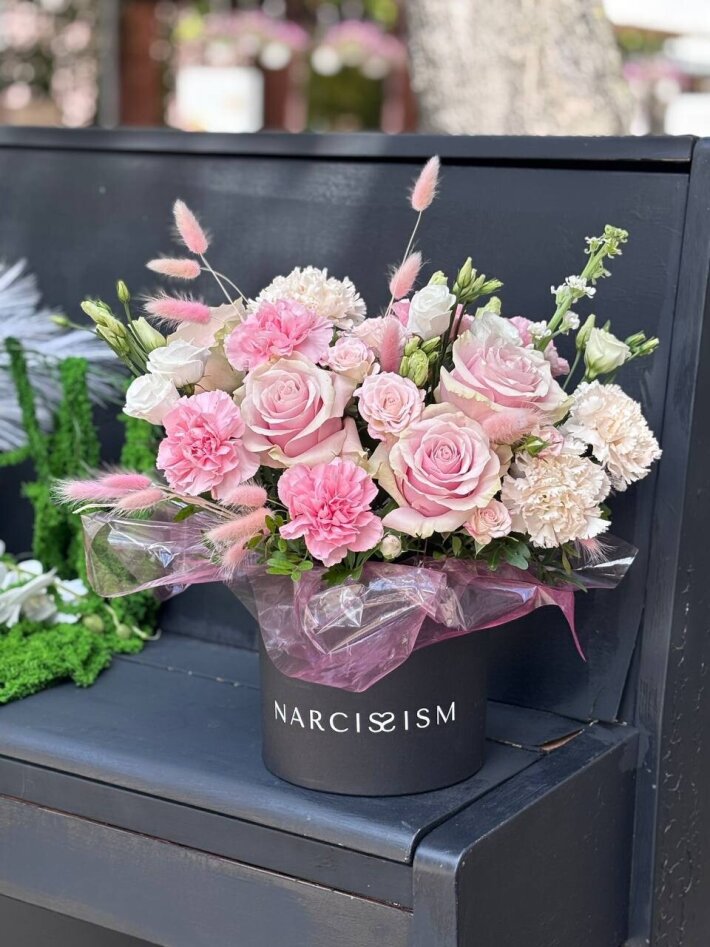 Шляпка с розами «Эквадор»