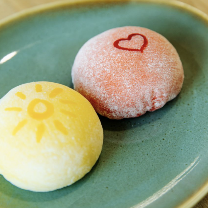 Моти персик