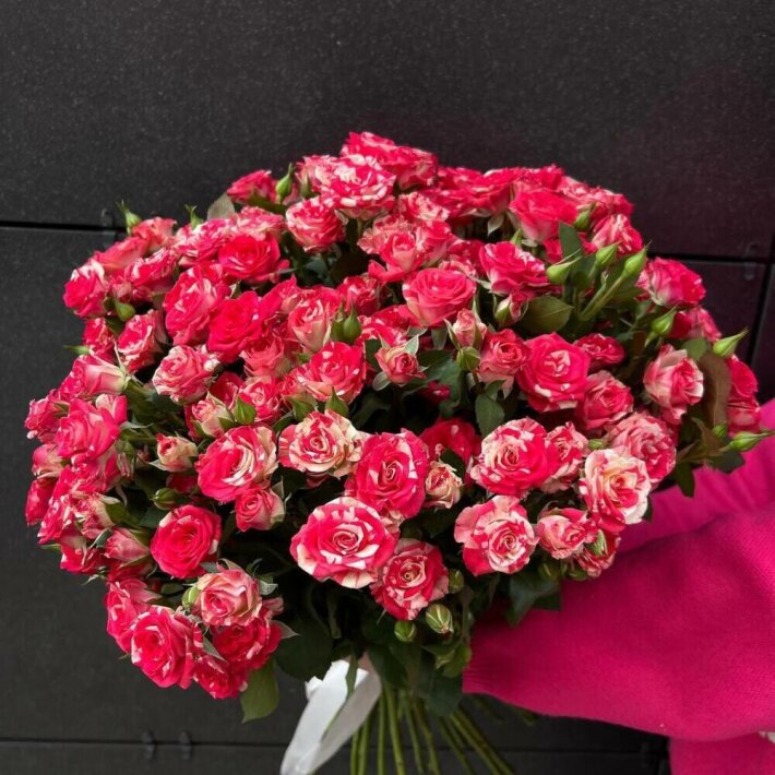 Букет из кустовых роз