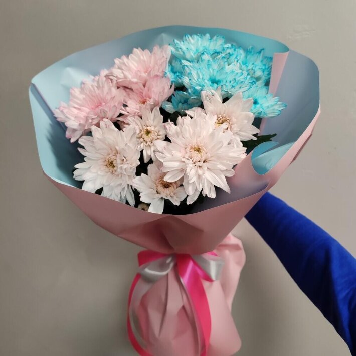 Букет из трех кустовых хризантем