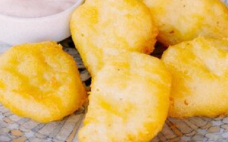 Куриные наггетсы с розовым соусом