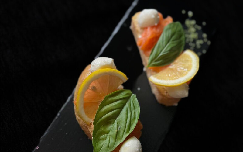 Ассорти из закусочный брускетт