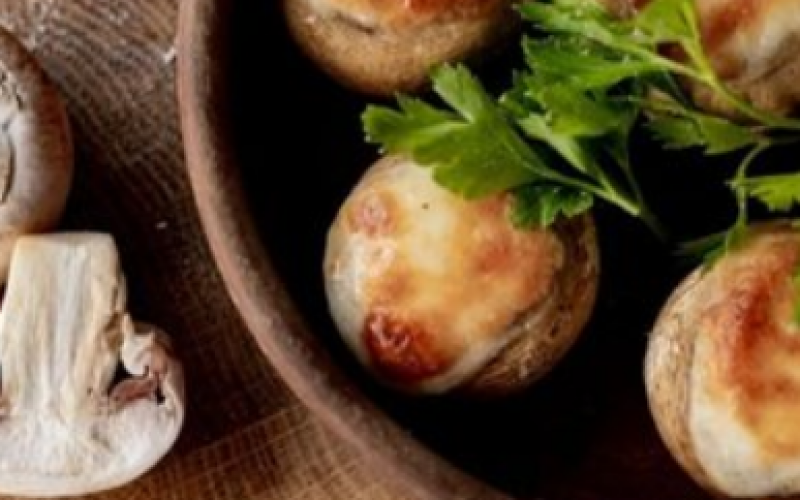 Шампиньоны, запеченные в кеци