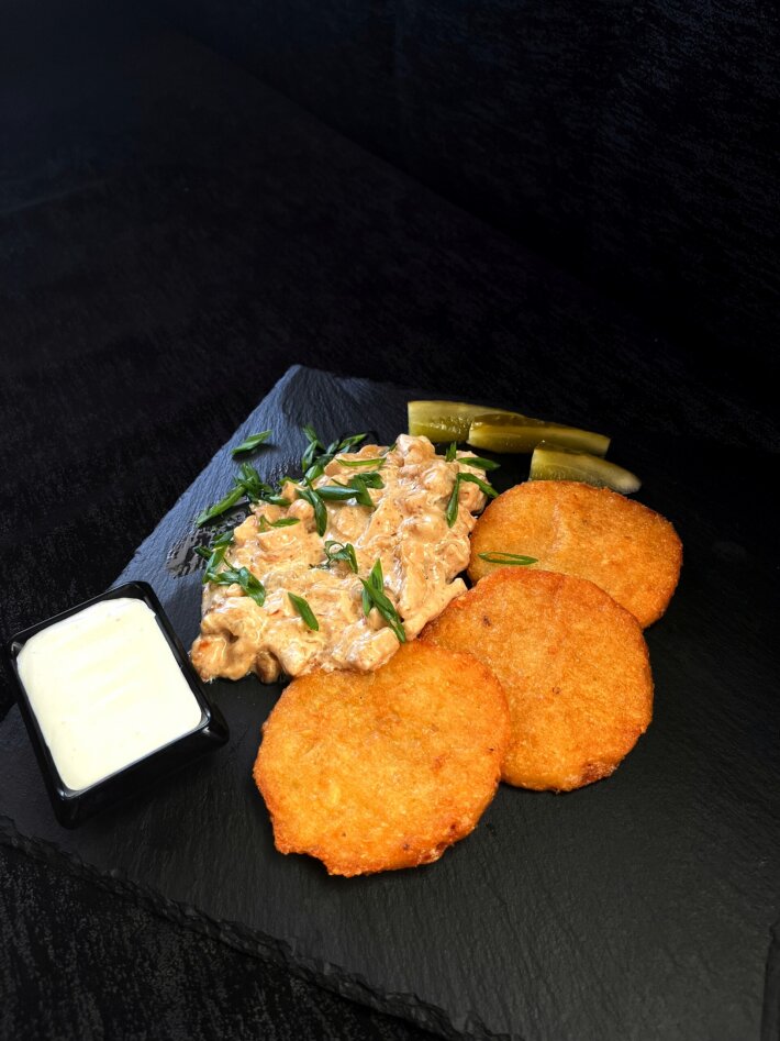 Драники с мачанкой