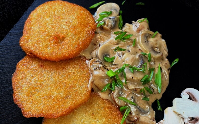 Драники в «Сливочно-грибном» соусе