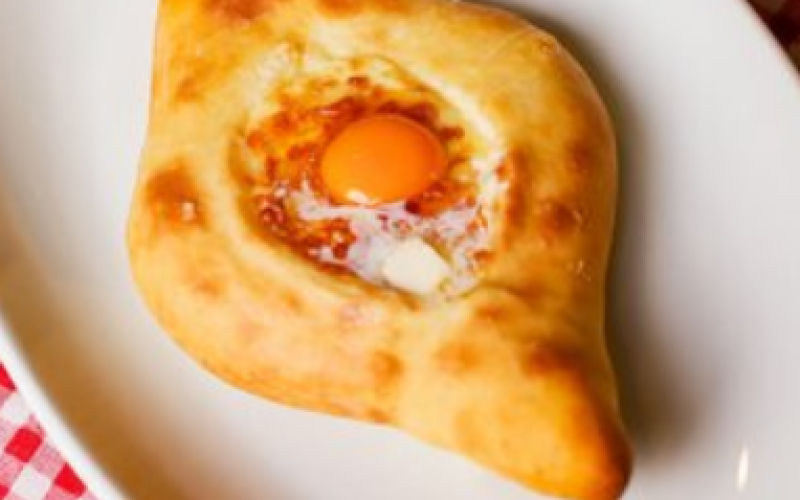 Мини аджарский с перепелиным яйцом