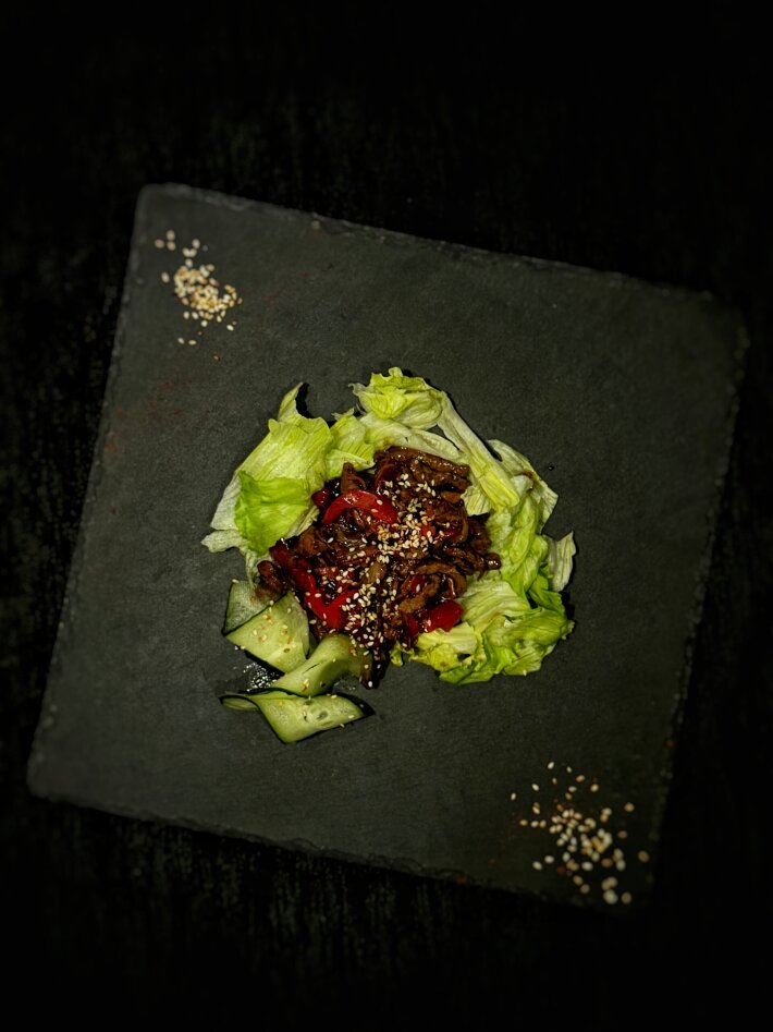 Салат горячий с говядиной