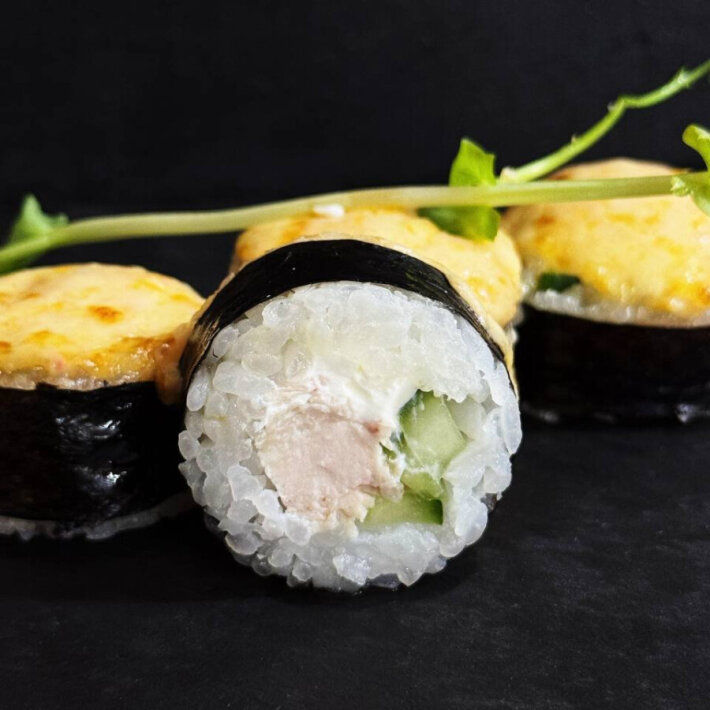 Запеченный ролл с курицей