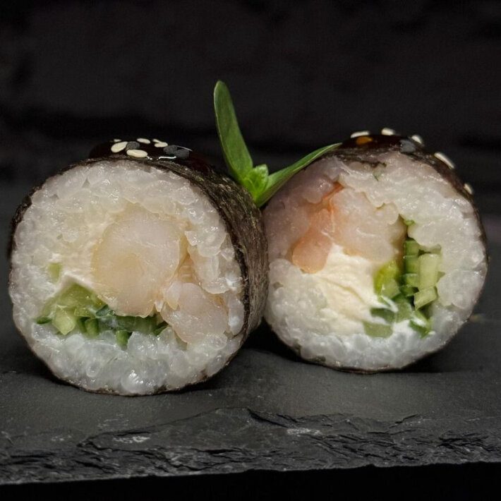 Ролл «Маки с креветкой и огурцом»