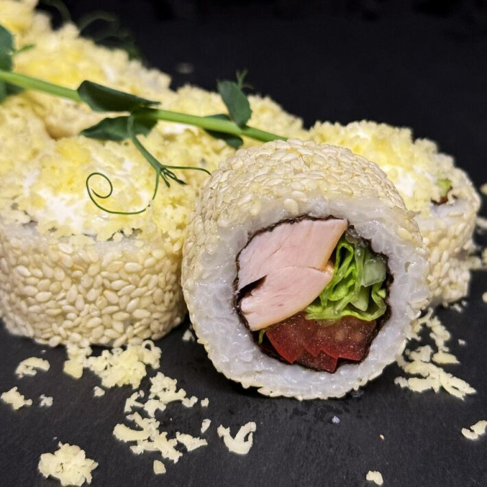 Ролл «Цезарь с курицей»