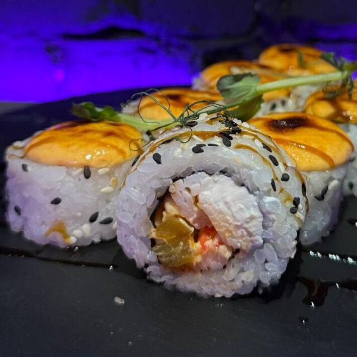 Запеченный ролл «Везувий» острый