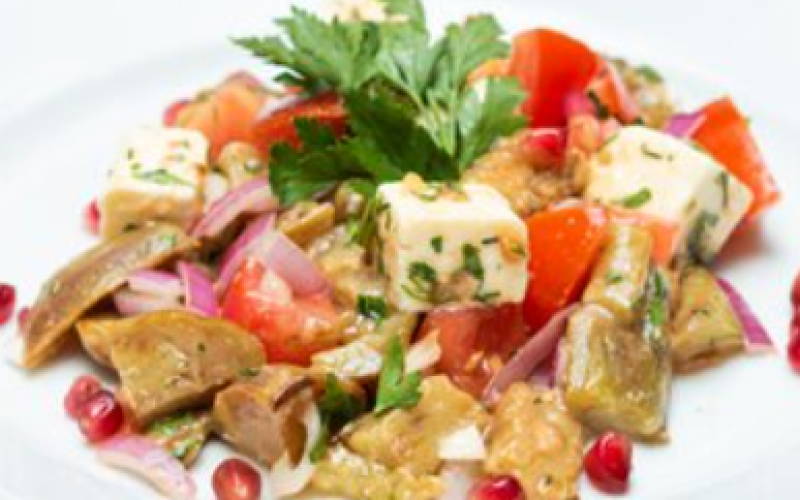 Салат с печеными баклажанами