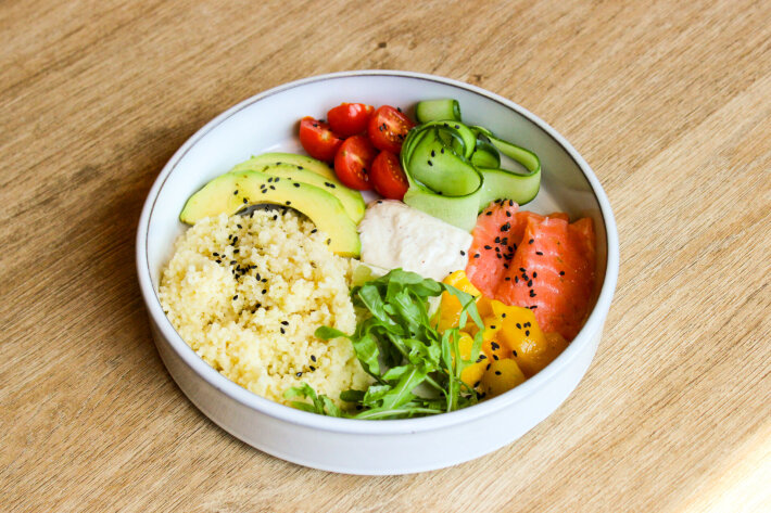 Боул «Кускус с лососем»