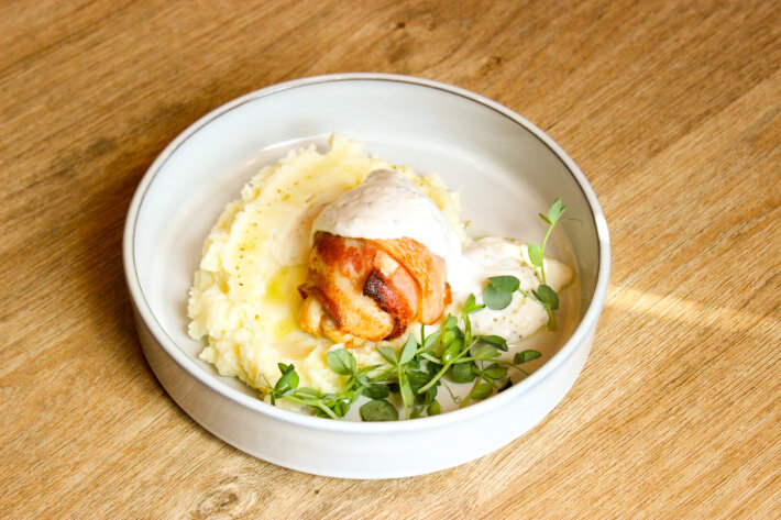 Пюре с курицей в беконе