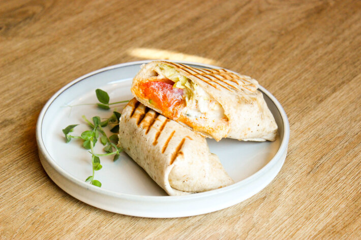 Ролл с фалафелем