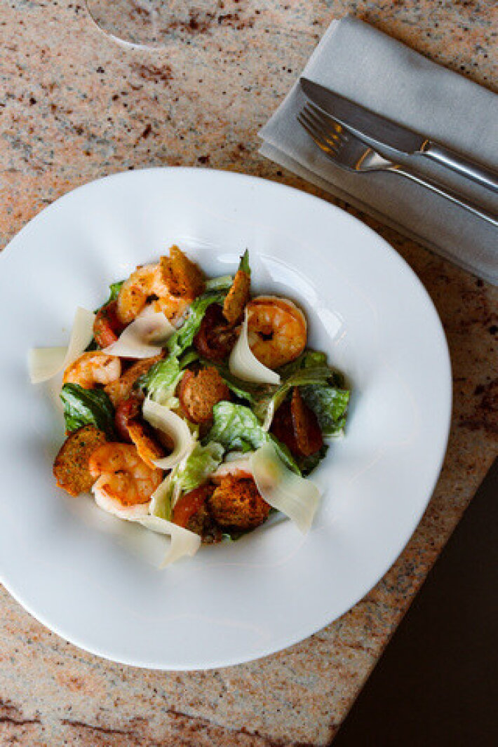 Салат «Цезарь с креветками»