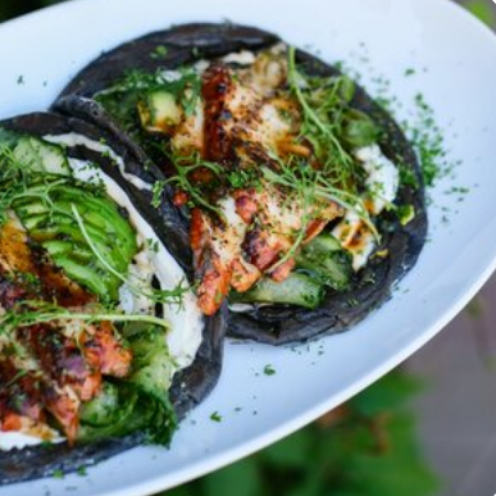 Чёрный роти с угрём