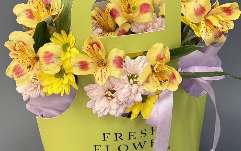 Цветы в сумочке Fresh Flowers