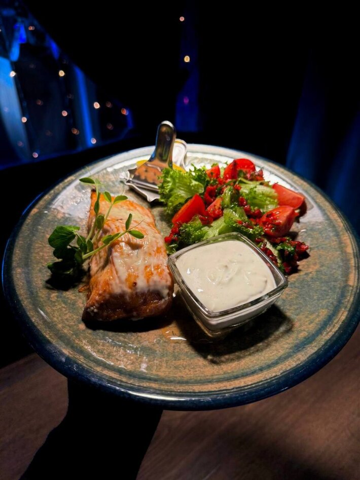 Запеченная форель с соусом «Дор Блю»