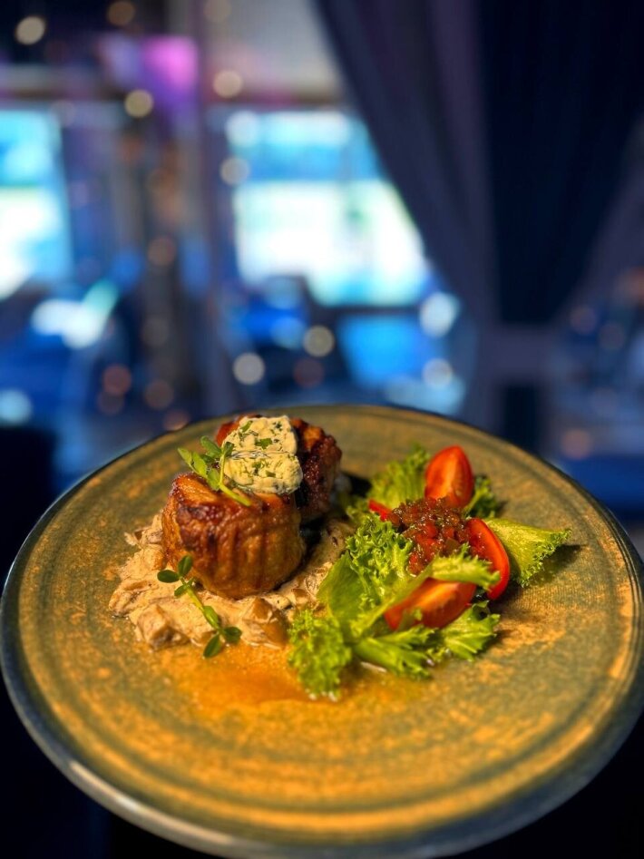 Медальоны из свинины