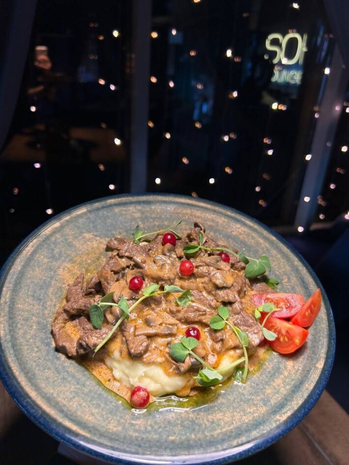 Бефстроганов с картофельным пюре