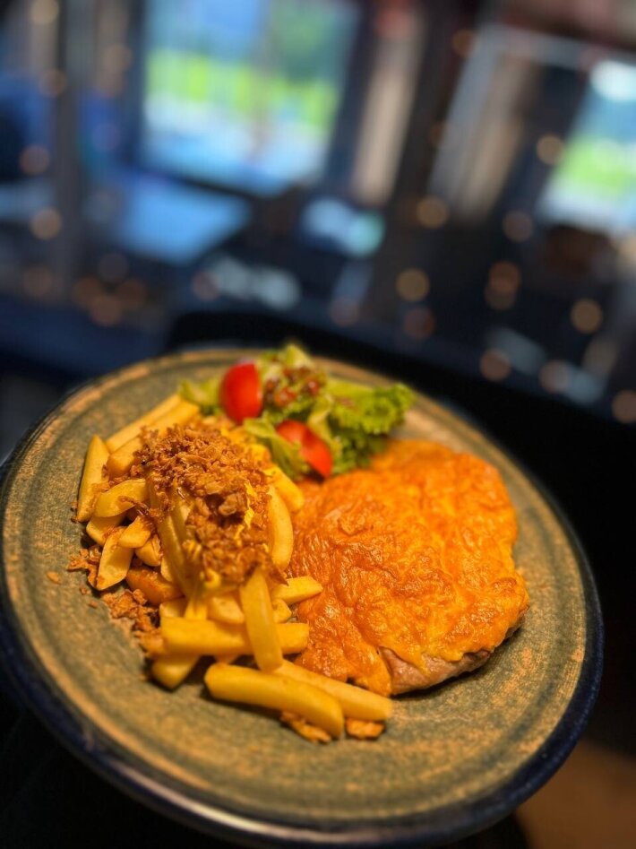 Свинина «Чиз» с картофелем