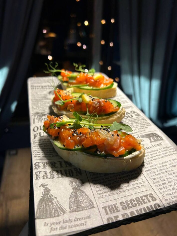 Брускетта с форелью