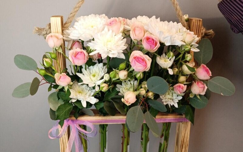 Композиция в рамке с колбами «Нежный поцелуй»