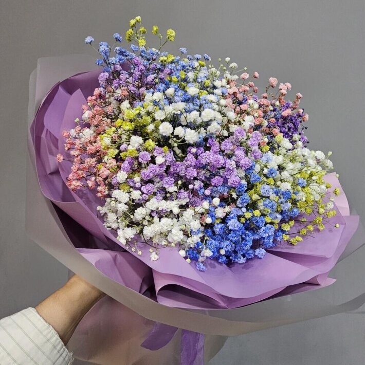 Букет из цветной гипсофилы