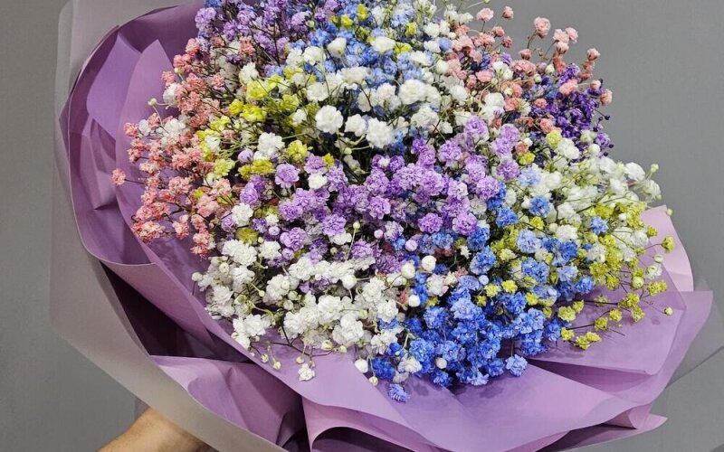 Букет из цветной гипсофилы