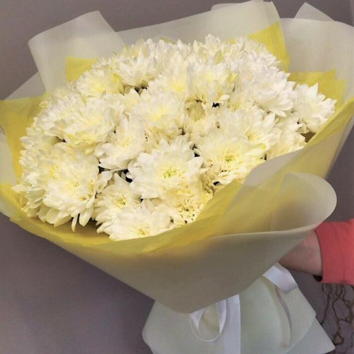 Монобукет из 9 белых хризантем