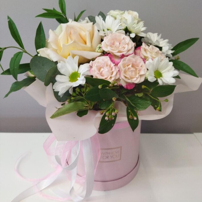 Цветы в шляпной коробке