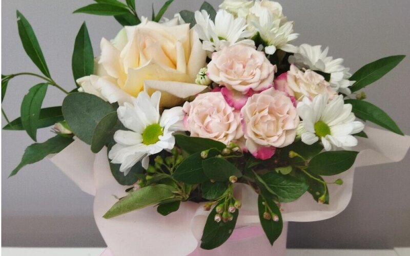 Цветы в шляпной коробке