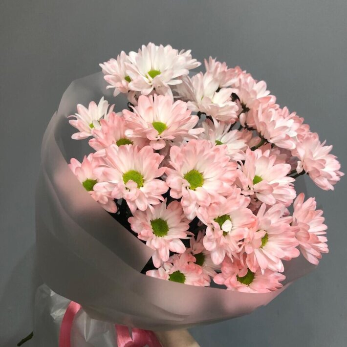 Букет из персиковой хризантемы