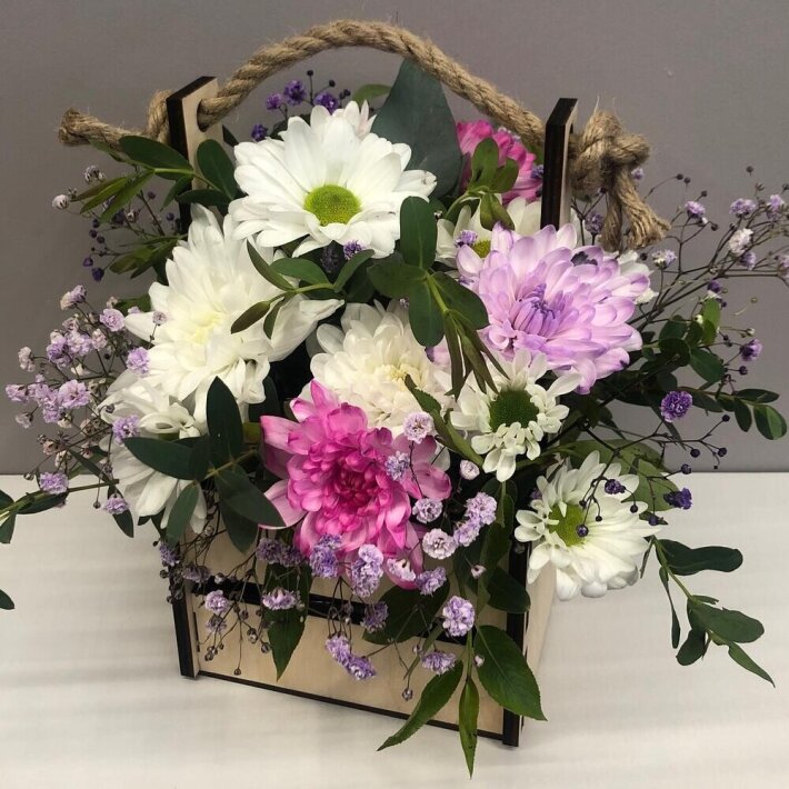 Композиция в декоративном ящике из фанеры