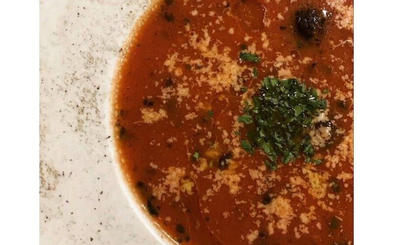 Томатный суп с креветками