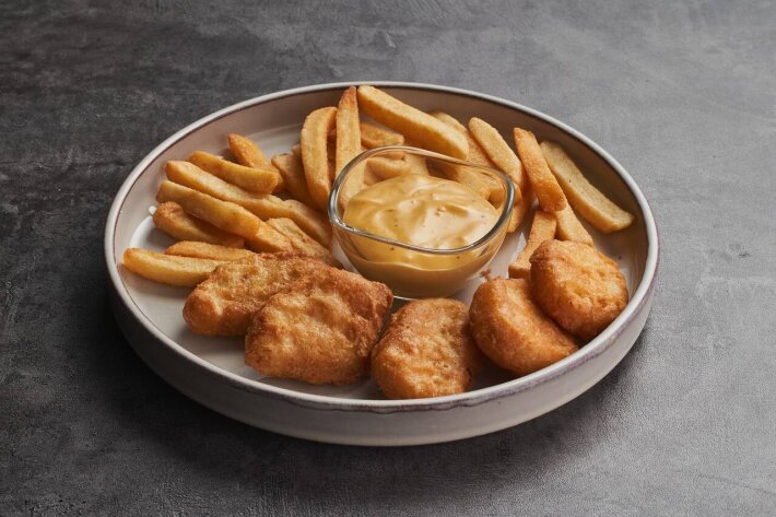 Сырные палочки и картофель фри