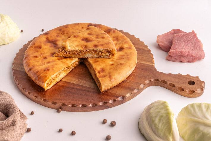 Пирог с капустой и мясом