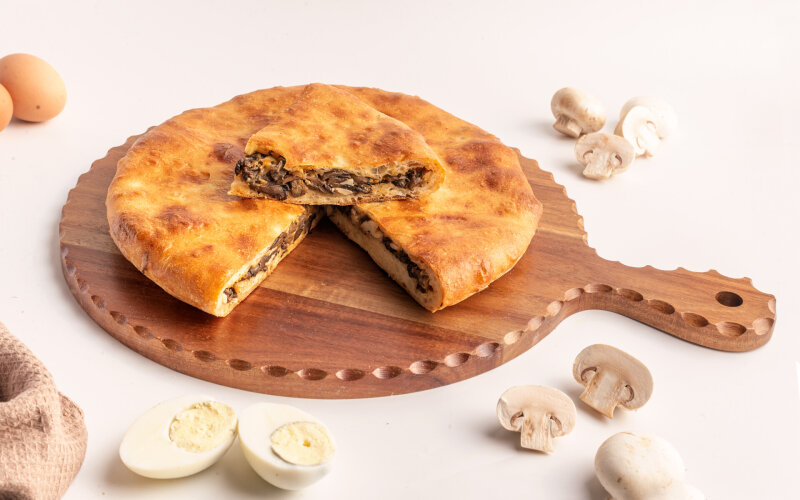 Пирог с грибами и яйцом