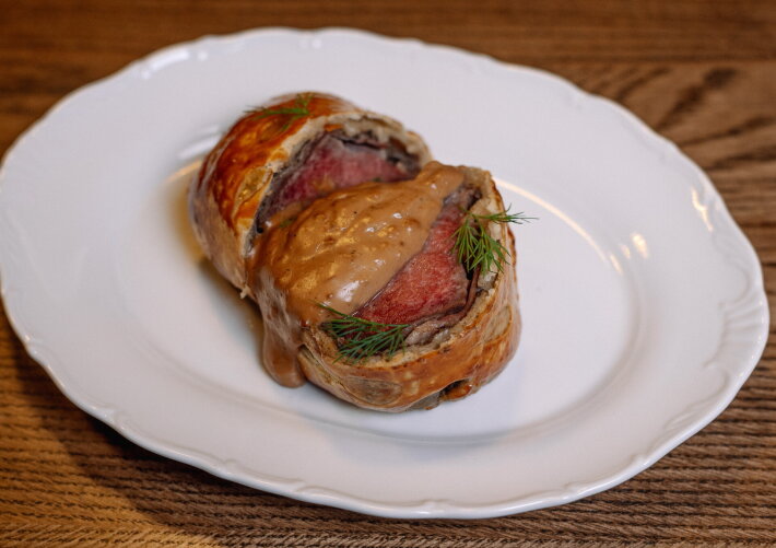 Велингтон с мясным соусом