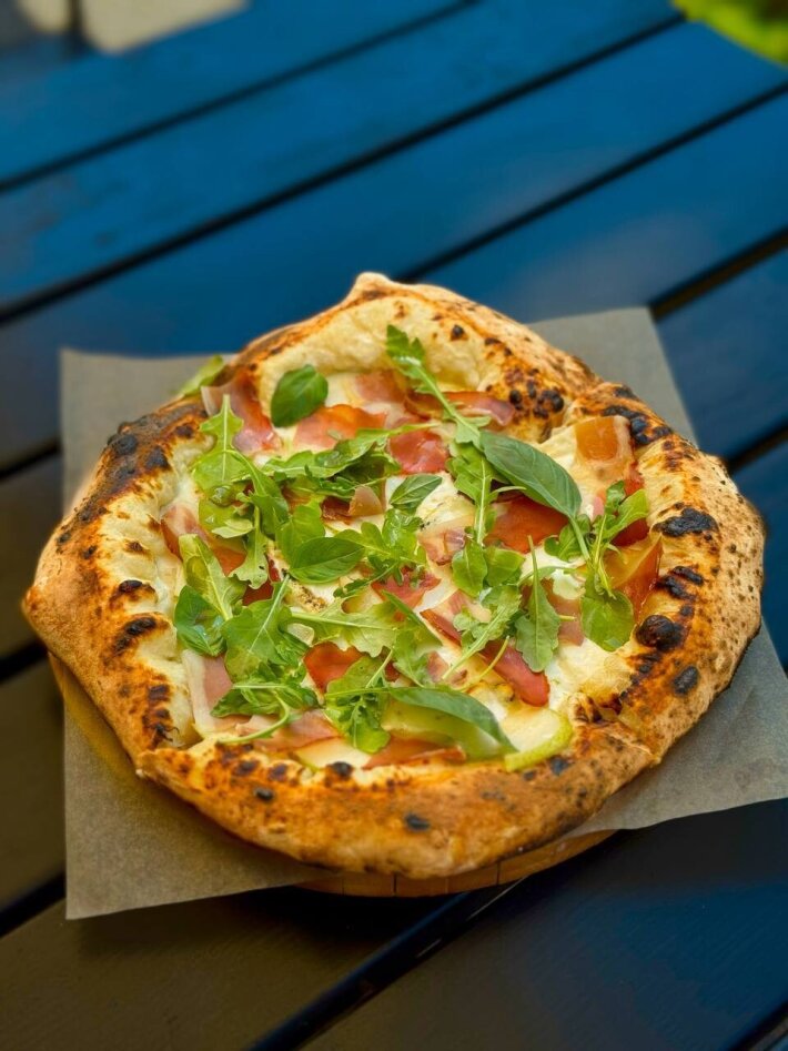 Пицца «Груша горгонзола»